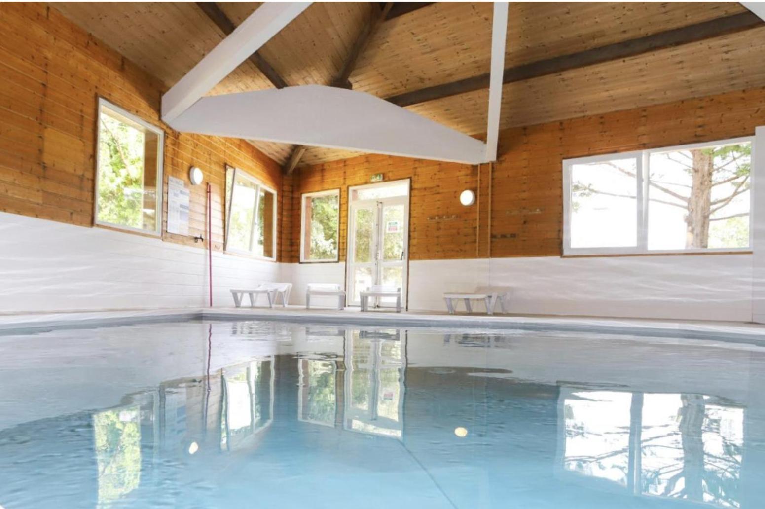 Maisonnette La Coti H5 Avec Piscine Interieure Chauffee, A 400 M De La Plage Et Menage De Fin Sejour Compris Сен-Жорж-д'Олерон Екстериор снимка
