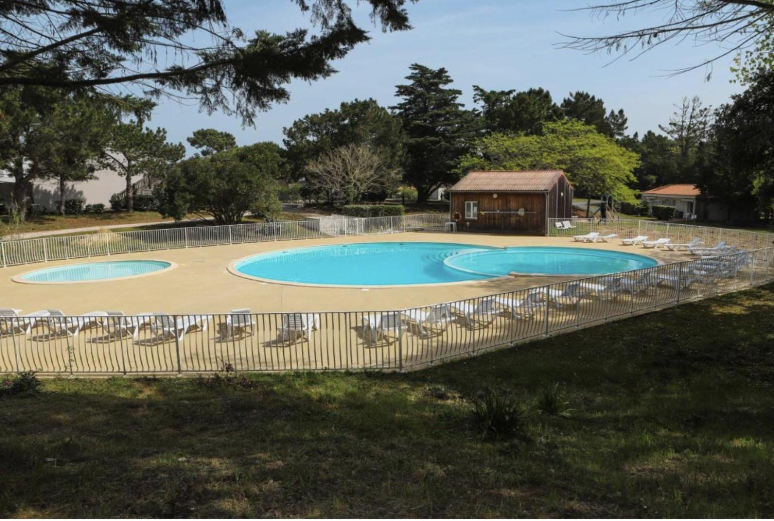 Maisonnette La Coti H5 Avec Piscine Interieure Chauffee, A 400 M De La Plage Et Menage De Fin Sejour Compris Сен-Жорж-д'Олерон Екстериор снимка